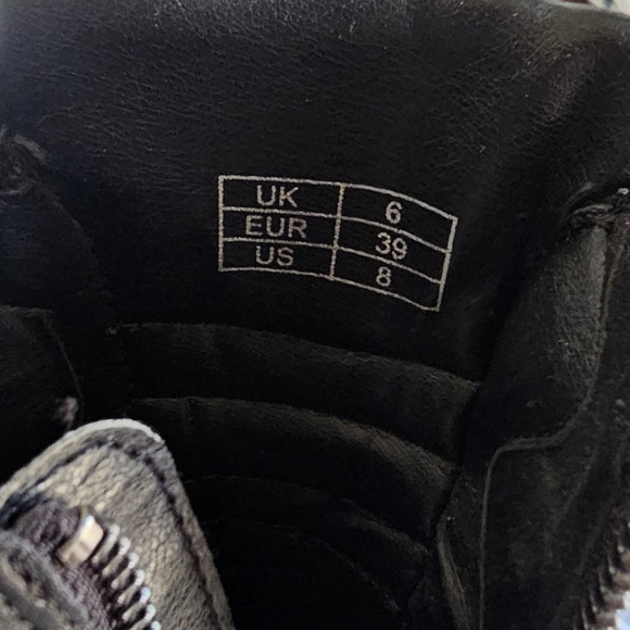 Demonia Emily- 322 - Picture 3 of 4